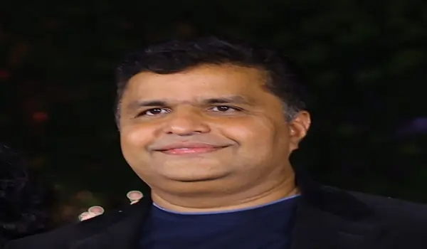 Who is the owner of Nambiar Builders?